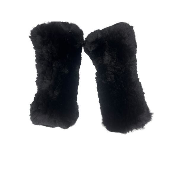 Morris Kaye & Sons Exclusive Furriers Knitted Rabbit Fur Infinity Scarf & Gloves - Picture 4 of 5
